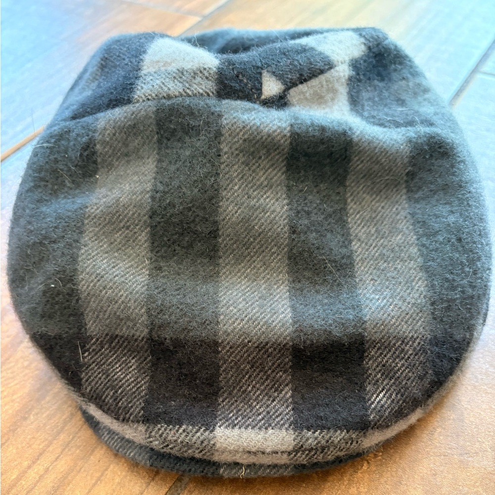 Burberry wool newsboy hat. Size 54